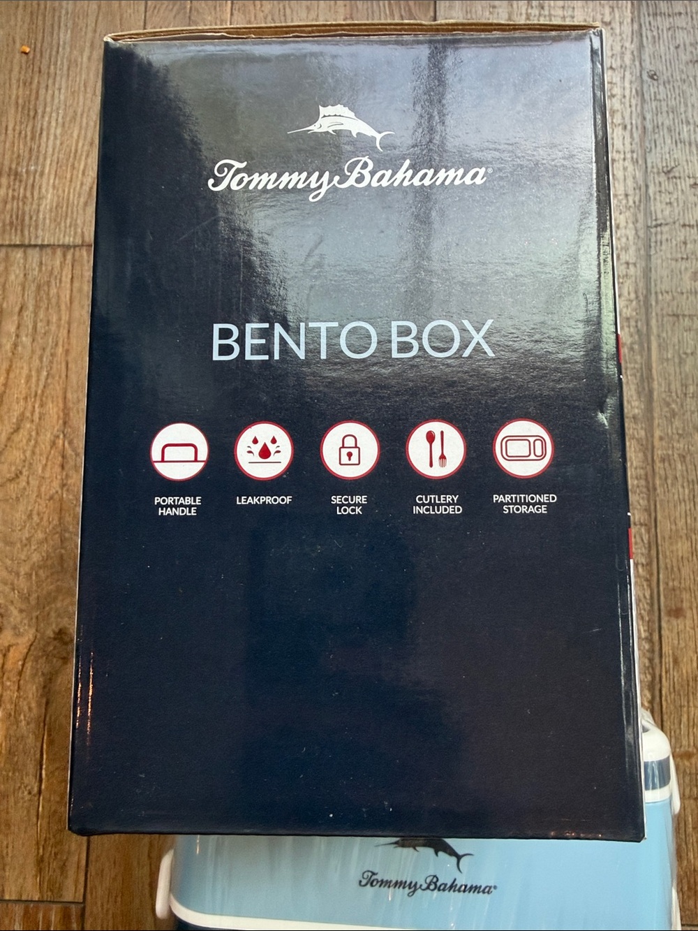 5/$25 🌸
Tommy Bahama Light Blue and Navy Stackable Bento Box - Picture 2 of 5